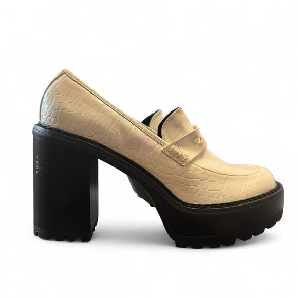 Madden-girl Women's White and Black Loafers - Picture 1 of 6